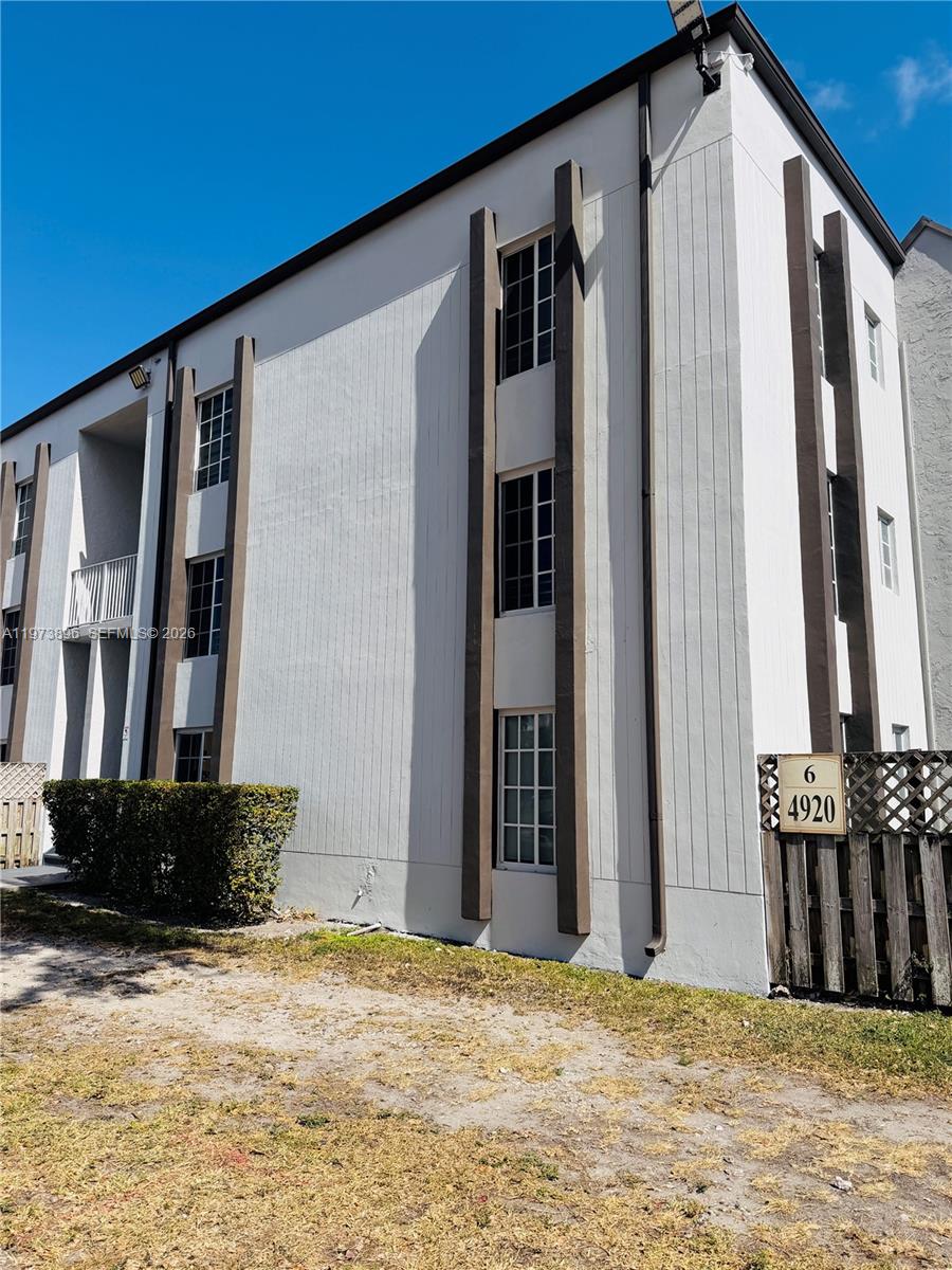 DORAL GARDENS II CONDO - Residential Lease