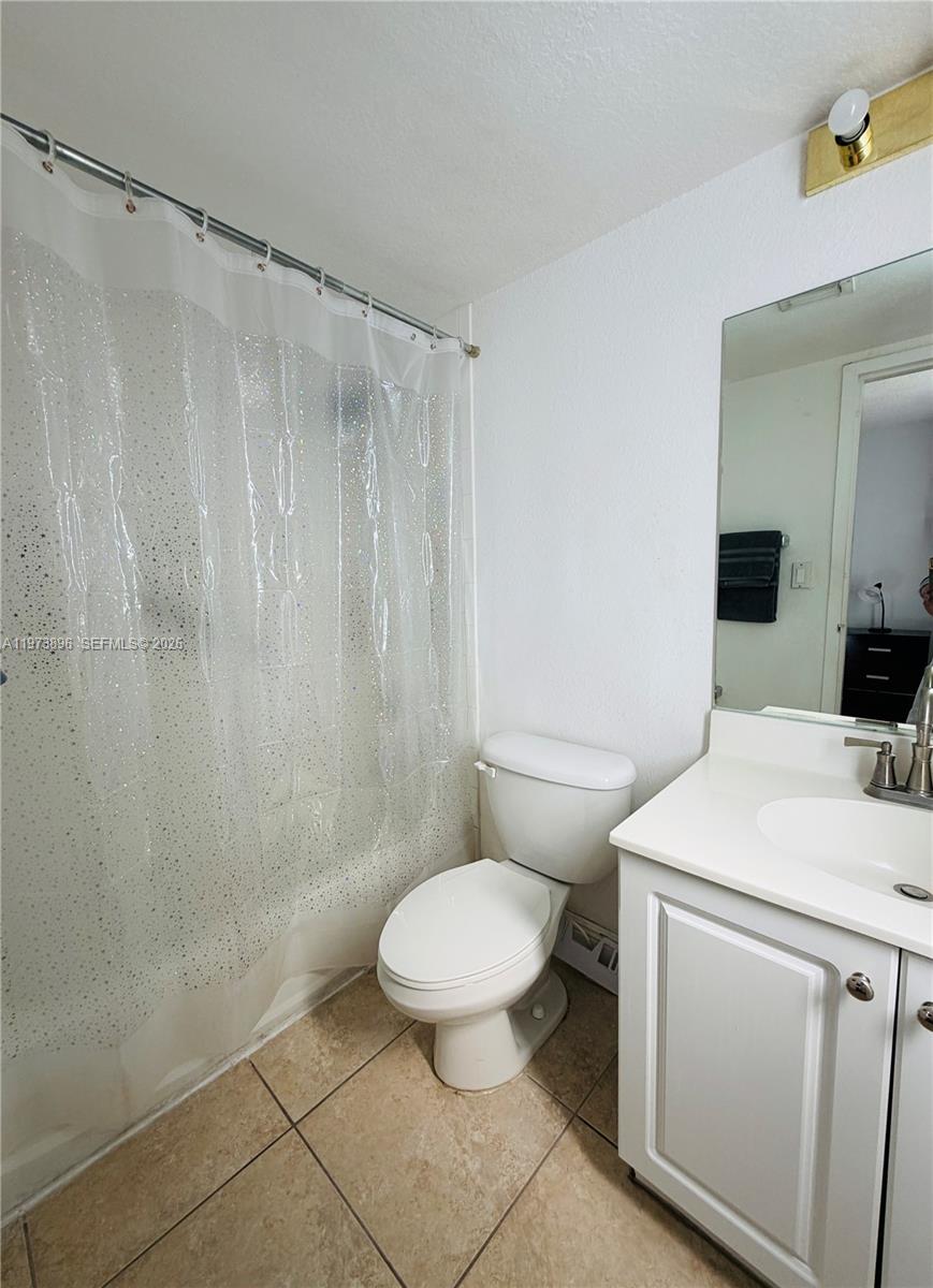 DORAL GARDENS II CONDO - Residential Lease