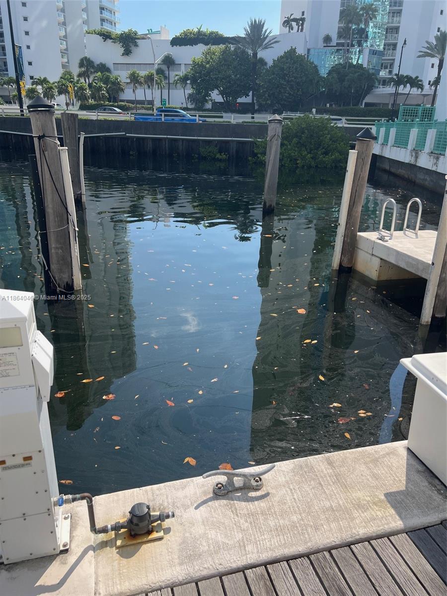 16400 Collins Oceania Marina Boat Slip