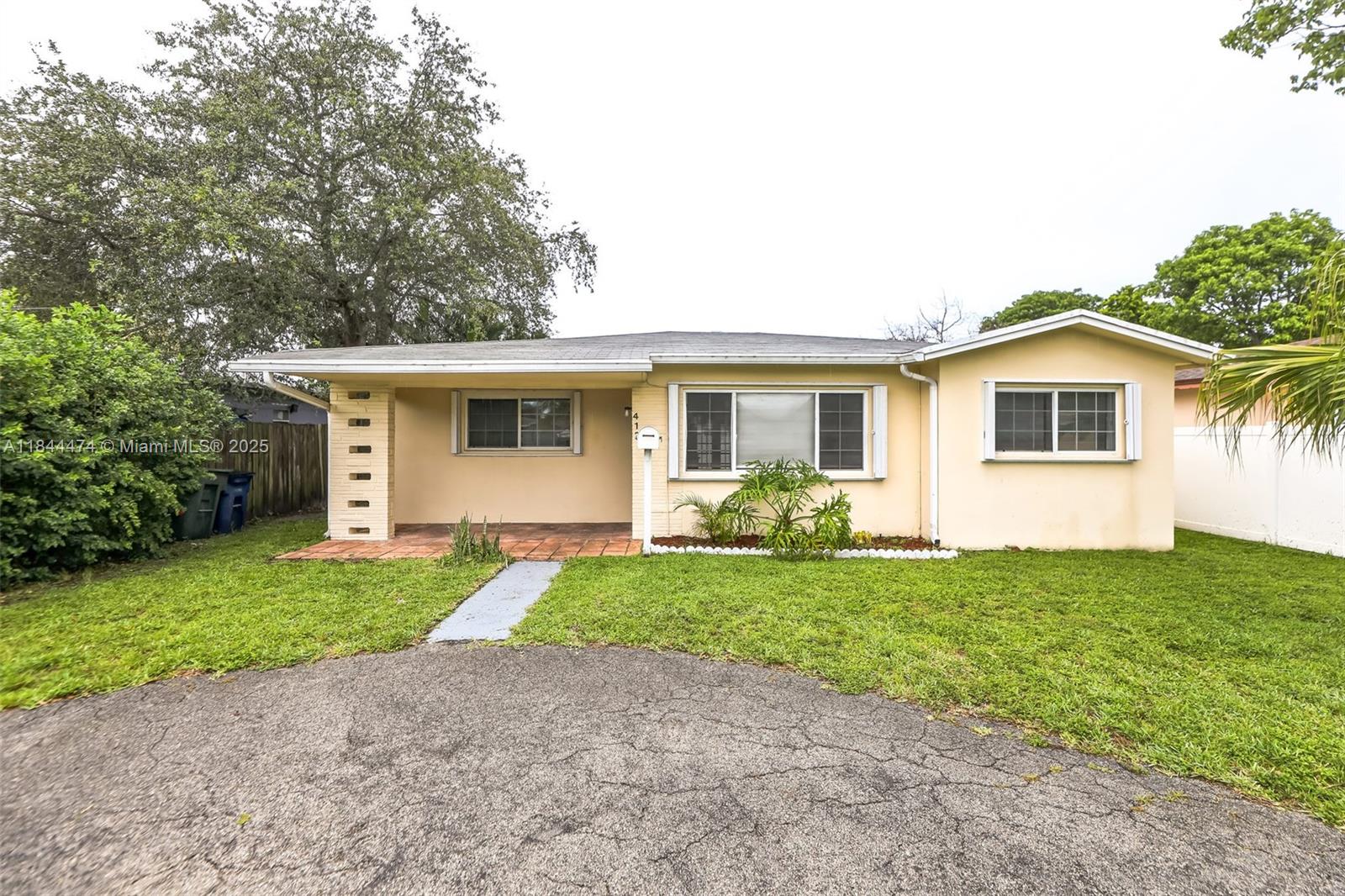 Two-Bedroom, Two-Bathroom Home in the Heart of Hallandale Beach
Move-in ready and ideally located, this charming home features tile flooring in the main living areas and luxury vinyl plank in the bedrooms. The updated kitchen boasts modern cabinetry and stainless steel appliances. Enjoy the fully fenced backyard, perfect for relaxing after a long day. With a fantastic layout, this home suits any lifestyle and offers a great opportunity to embrace the Florida lifestyle.