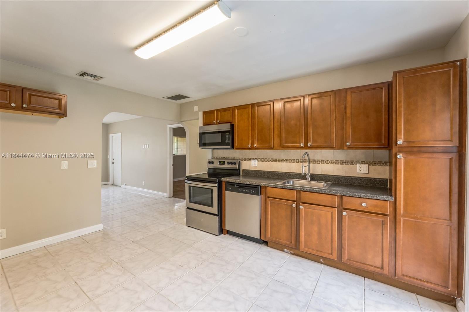 412 SW 4th Ter, Hallandale Beach, FL, 33009/$505,000 1 412 SW 4th Ter
