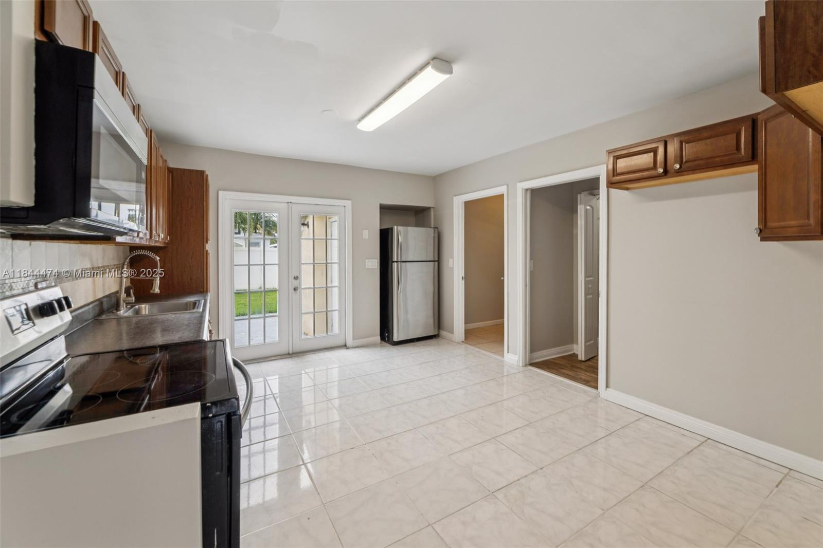 412 SW 4th Ter, Hallandale Beach, FL, 33009/$505,000 2 412 SW 4th Ter