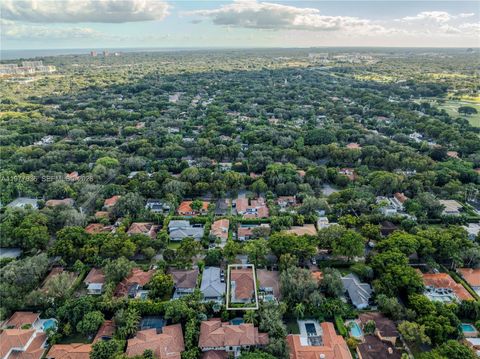 Tiny photo for 829 Malaga Ave, Coral Gables, FL 33134 (MLS # A11977636)