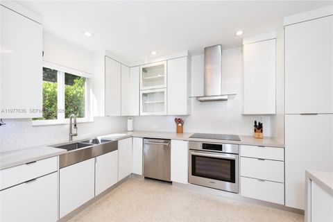 Tiny photo for 829 Malaga Ave, Coral Gables, FL 33134 (MLS # A11977636)