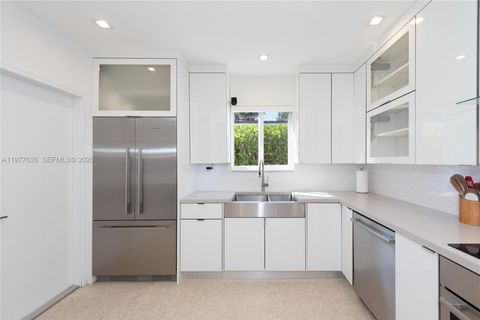 Tiny photo for 829 Malaga Ave, Coral Gables, FL 33134 (MLS # A11977636)