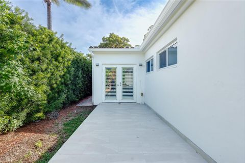 Tiny photo for 829 Malaga Ave, Coral Gables, FL 33134 (MLS # A11977636)