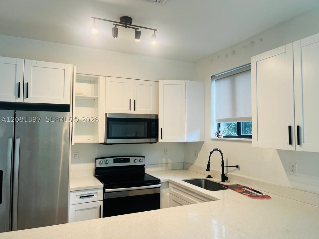 Photo of 309 NW 7th Ct #1, Hallandale Beach, FL 33009 (MLS # A12081397)
