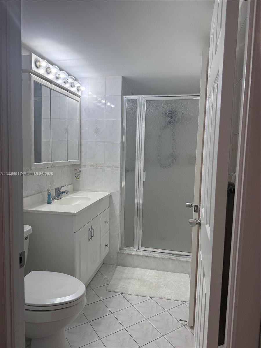HILLSBORO LANDINGS CONDO - Residential Lease