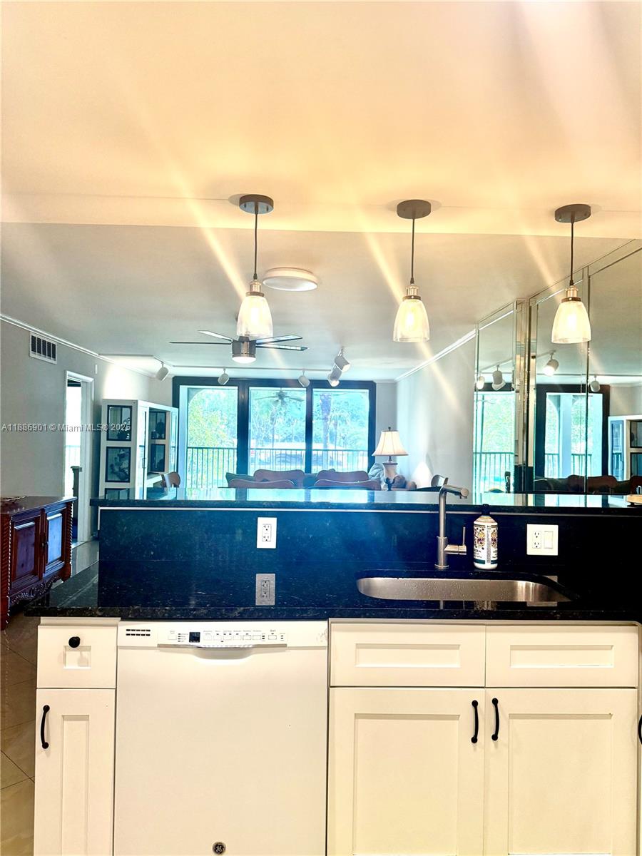 HILLSBORO LANDINGS CONDO - Residential Lease