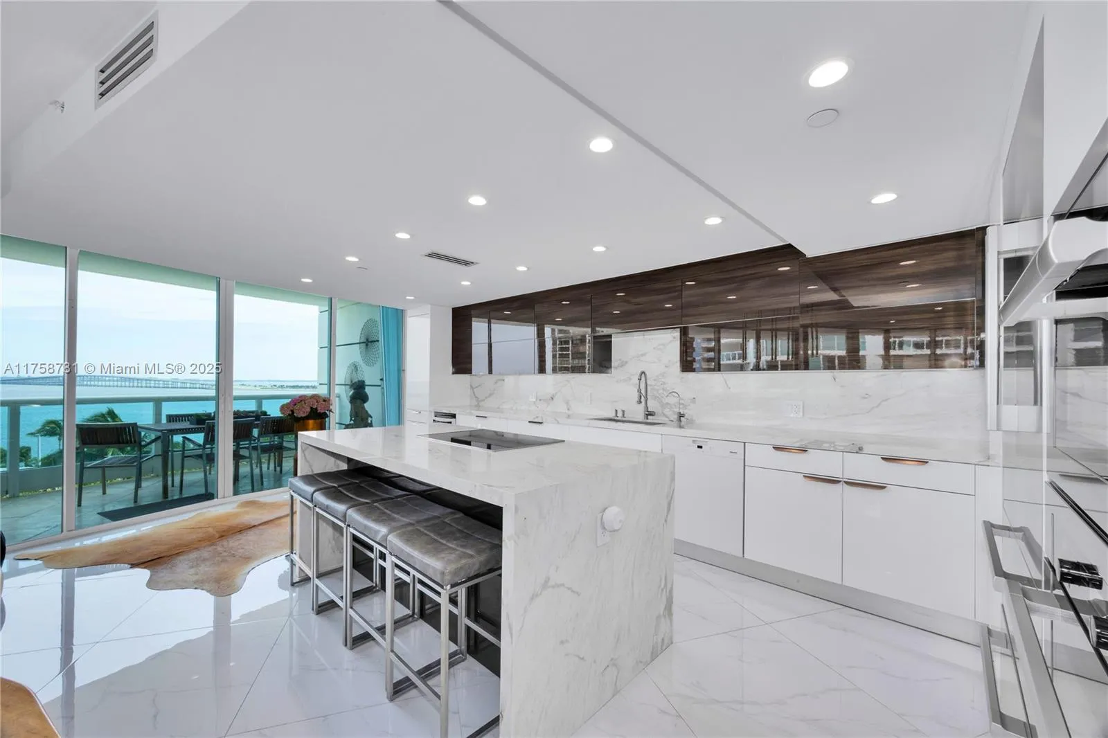 Miami, Florida 33129, United States, 3 Bedrooms Bedrooms, ,3 BathroomsBathrooms,Residential,Active,87123