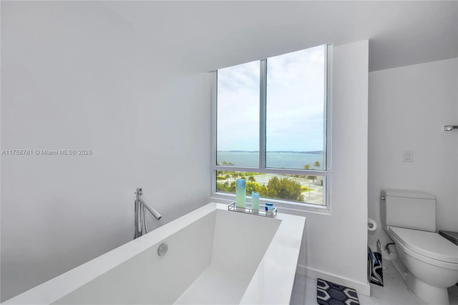Miami, Florida 33129, United States, 3 Bedrooms Bedrooms, ,3 BathroomsBathrooms,Residential,Active,87123