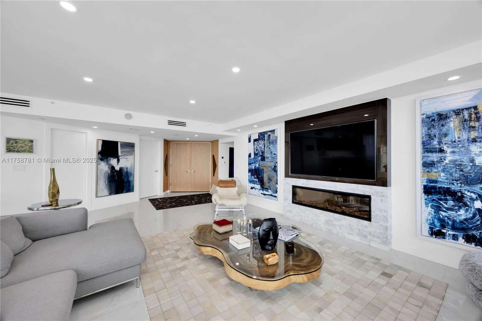 Miami, Florida 33129, United States, 3 Bedrooms Bedrooms, ,3 BathroomsBathrooms,Residential,Active,87123