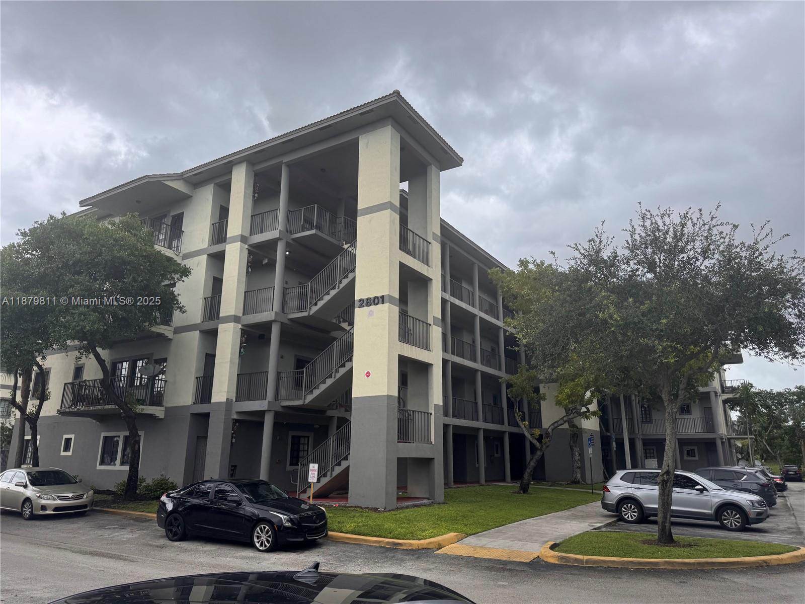 RIVERSIDE VILLAS AT - Residential Lease