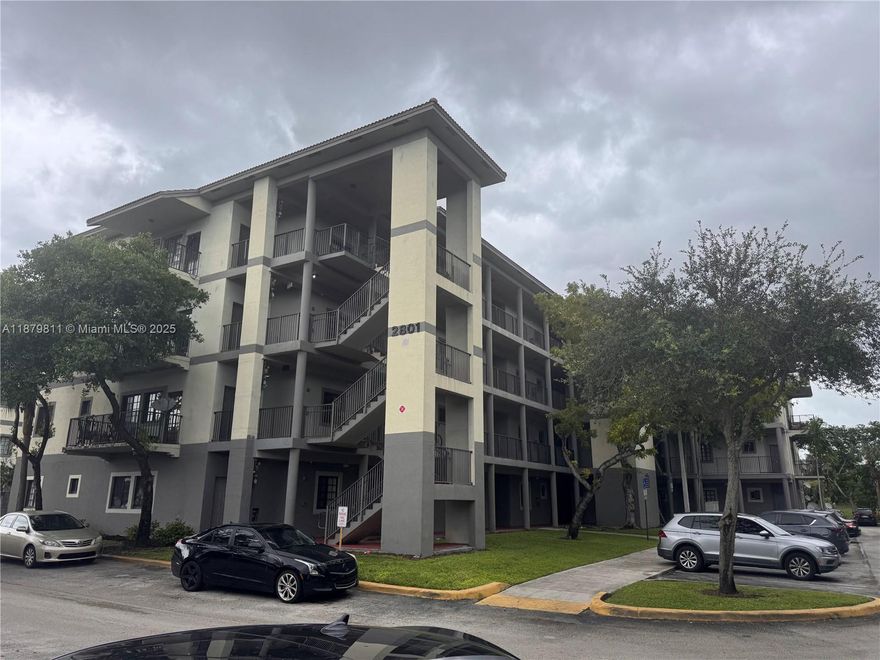 NO CREDIT SCORE REQUAIRED ,ONLY PROOF OF INCOME.ENJOY THE BALCONY VIEW.NICE POOL AREA,HIGHT CEILINGS.GREAT SCHOOLS .COME AND SEE.EASY TO SHOW