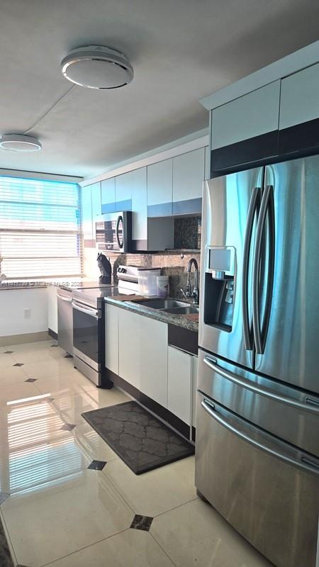 Attention: This beautifully remodeled, spacious, and bright 2 bed / 2 bath condo offers 1,565 SF on the 15th floor of the sought-after Del Prado Condo and won’t last! Enjoy stunning water views from two balconies—one facing the ocean and the other overlooking Little Maule Lake, the city, and skyline. Features include ceramic tile floors throughout, a modern kitchen with granite countertops and stainless steel appliances, and updated baths, and furniture included. Double balconies provide great cross-breeze and sweeping north/south views. Amenities: 5-star fitness center, tennis, salon, private marina, 2 pools, restaurant, mini-mart, and 24/7 gated security. Prime Aventura location—walk to shops. Minutes from Sunny Isles Beach, Aventura Mall, I-95, airports, and schools. Show and Sell!