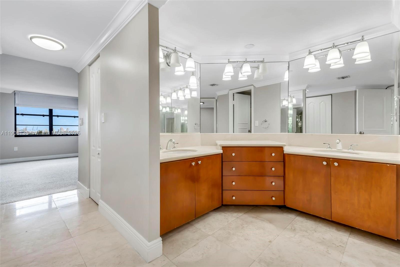 BRICKELL BAY CLUB CONDO - Residential Lease