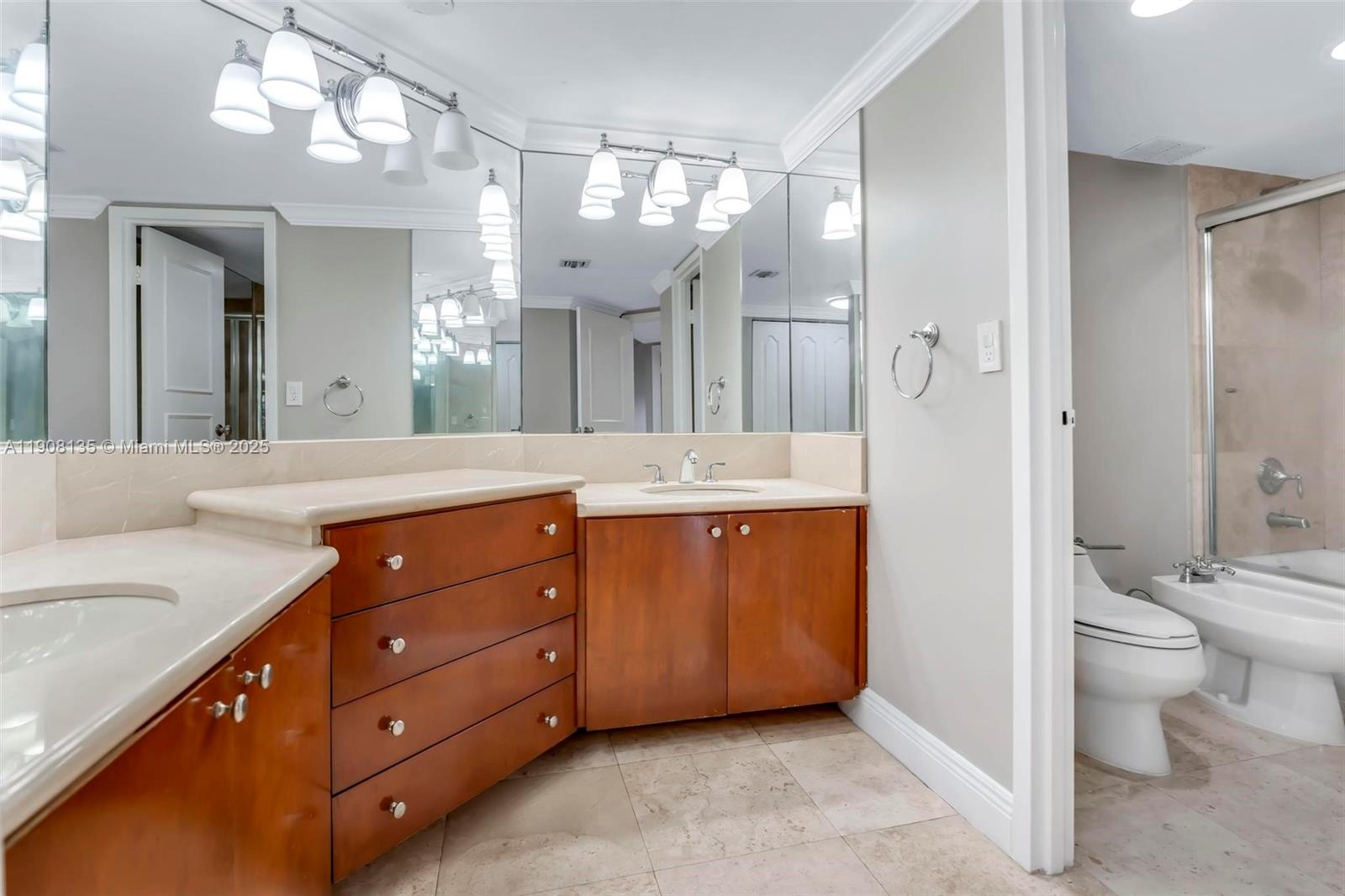 BRICKELL BAY CLUB CONDO - Residential Lease