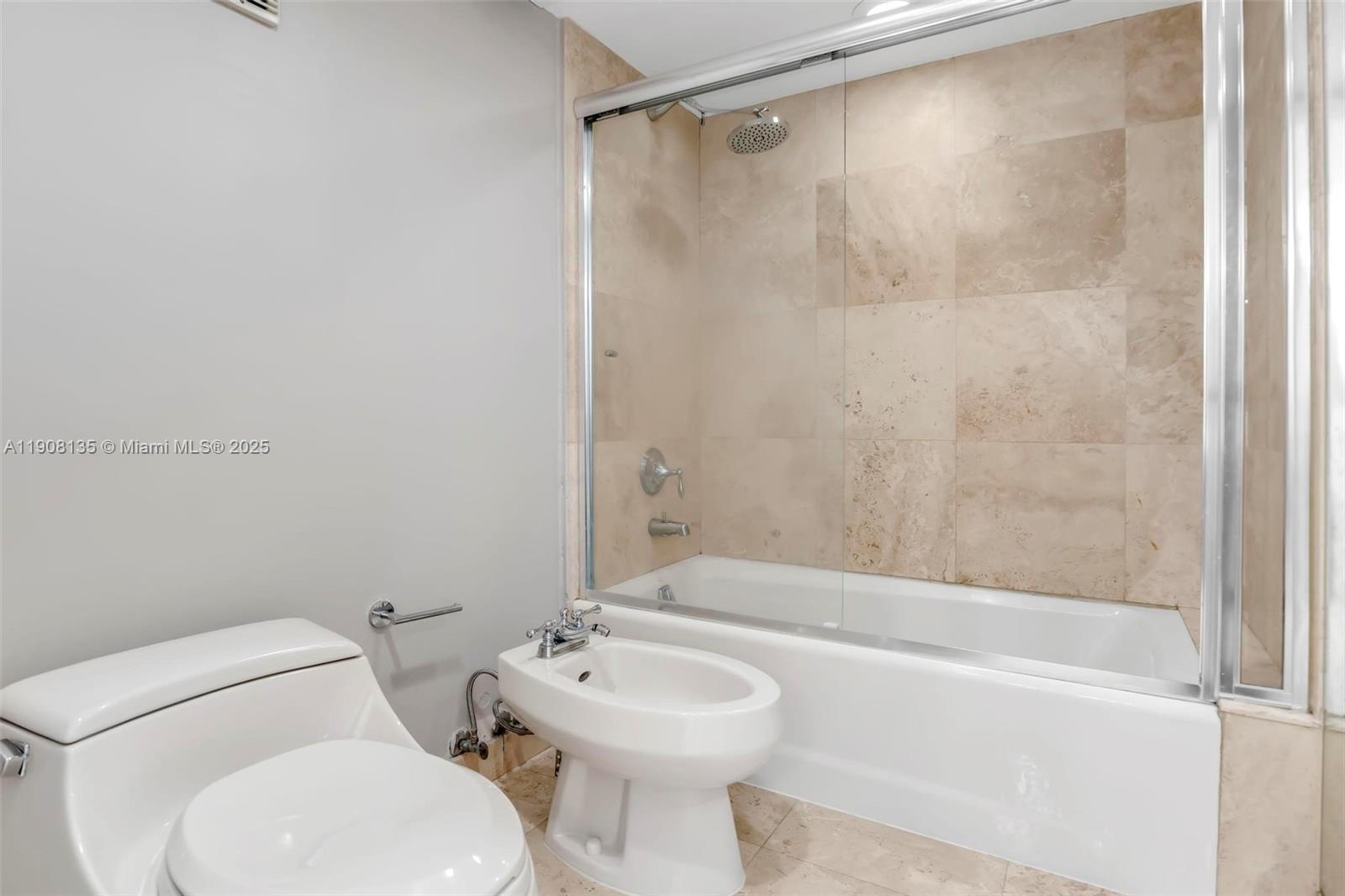 BRICKELL BAY CLUB CONDO - Residential Lease