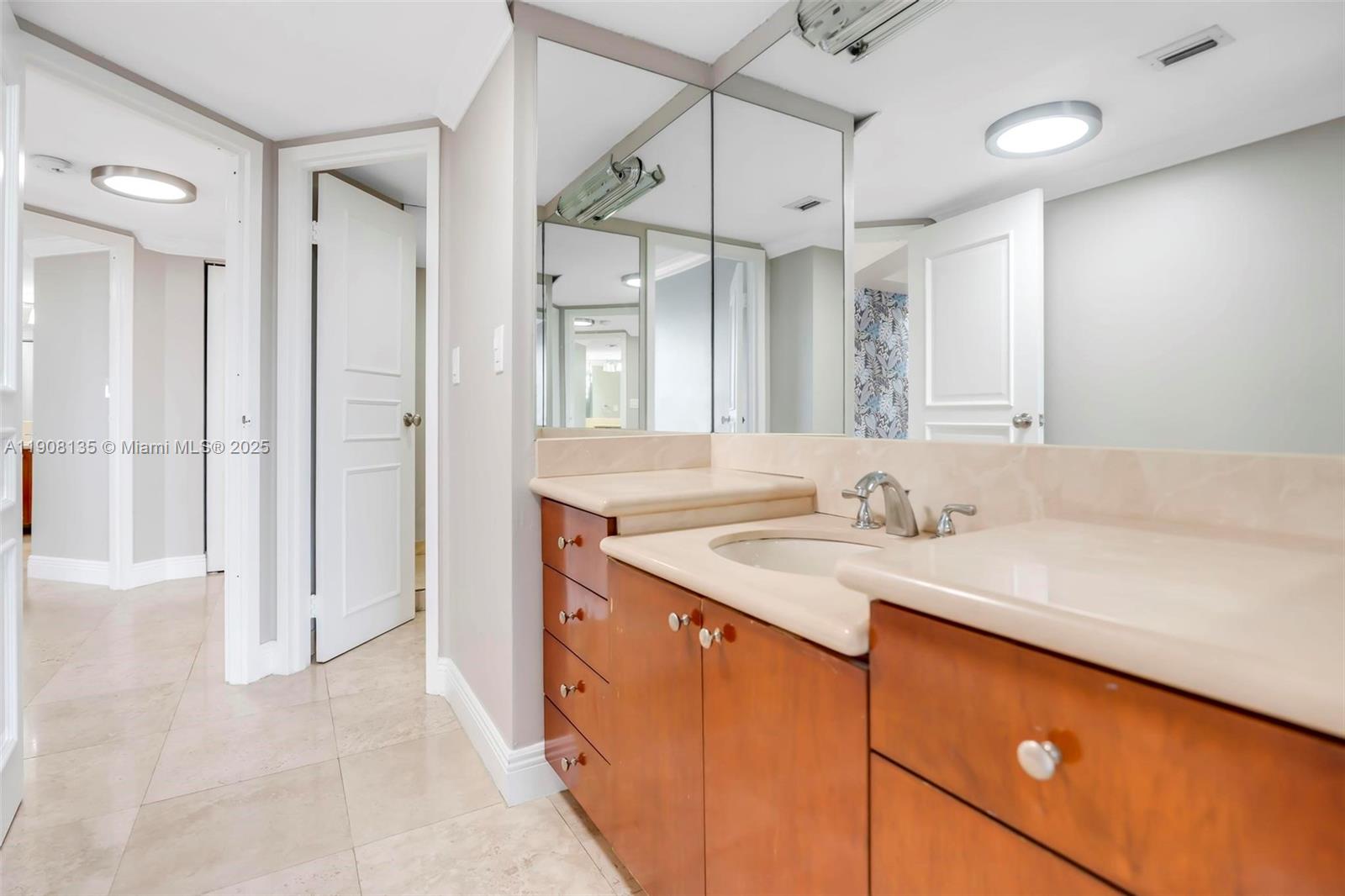 BRICKELL BAY CLUB CONDO - Residential Lease