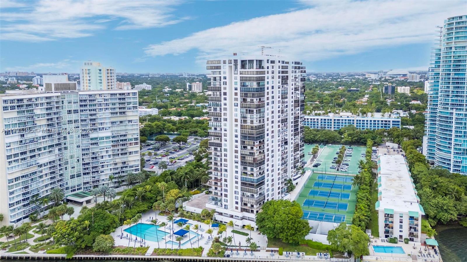 BRICKELL BAY CLUB CONDO - Residential Lease