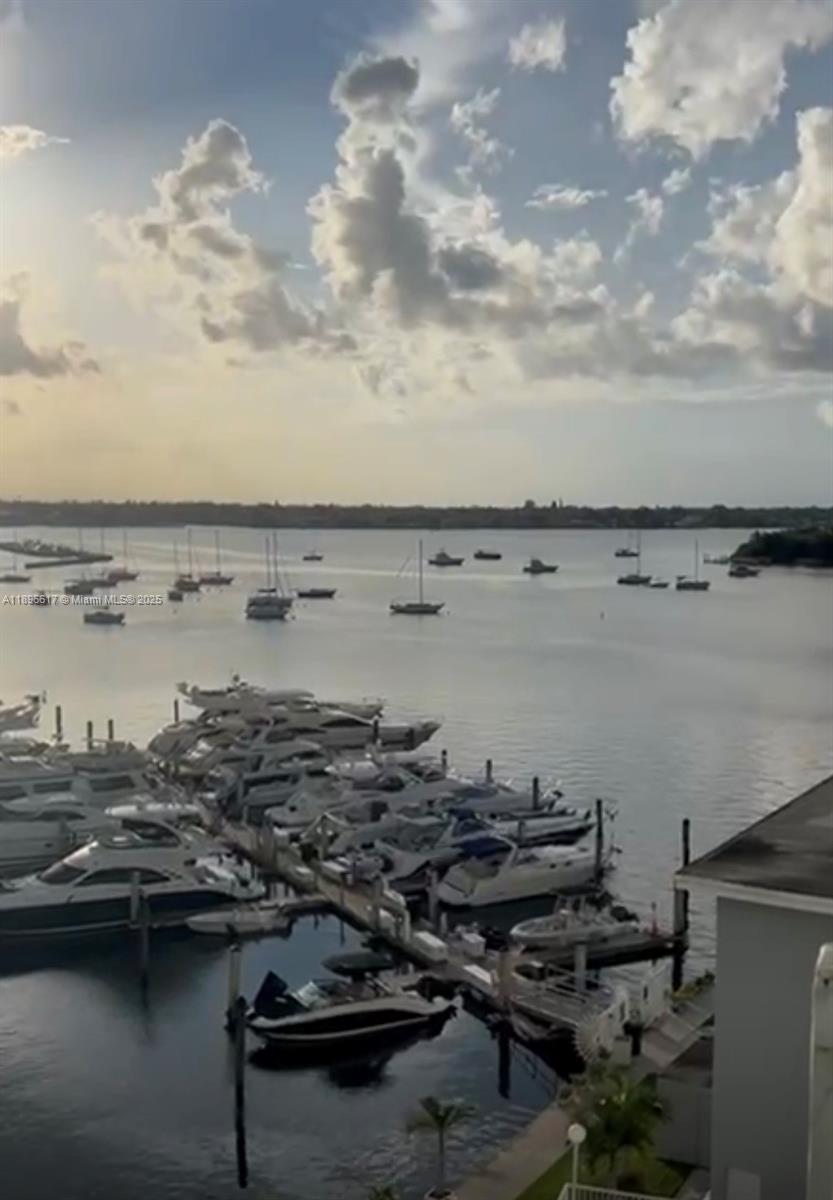 BAYSHORE YACHT & TENNIS C - Residential Lease