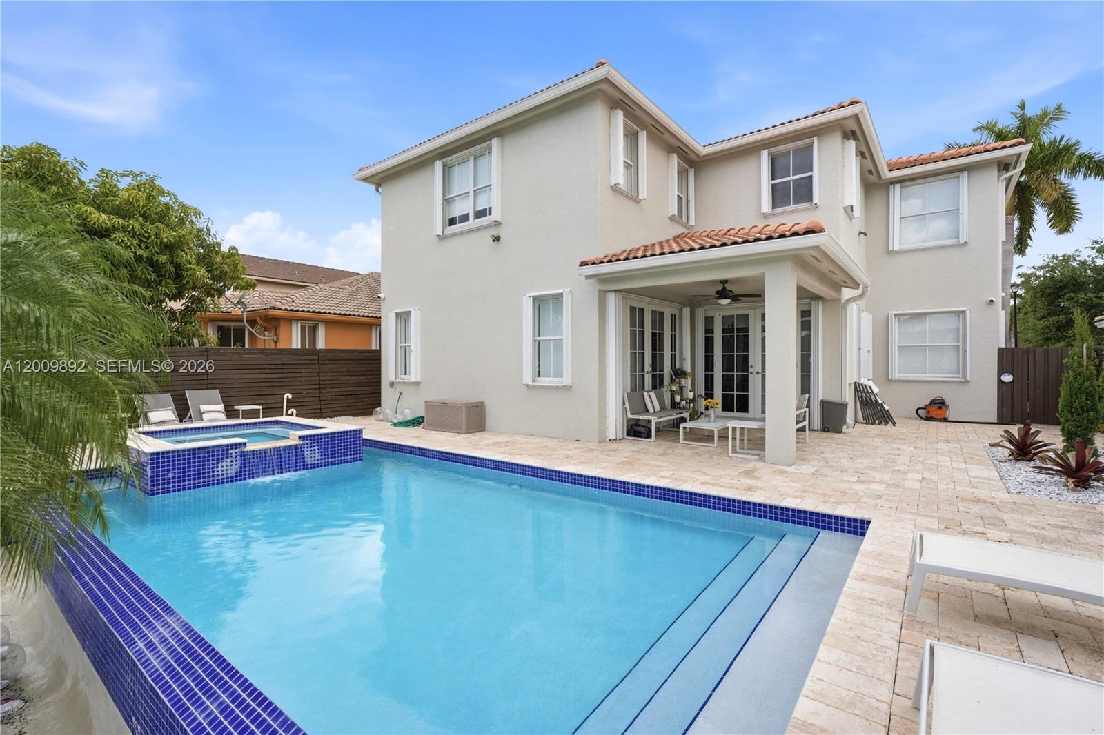 ISLANDS AT DORAL - Residential