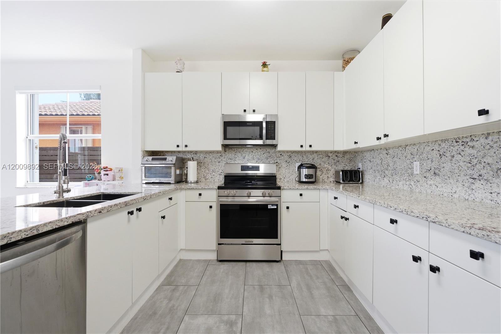 ISLANDS AT DORAL - Residential