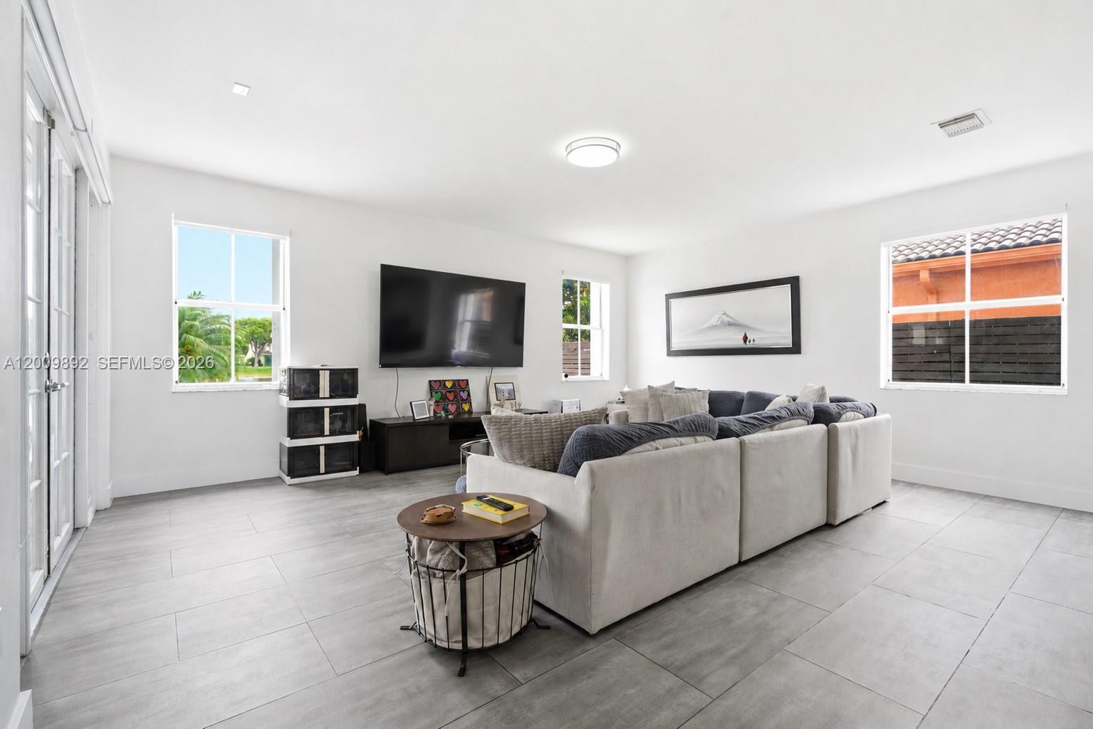 ISLANDS AT DORAL - Residential