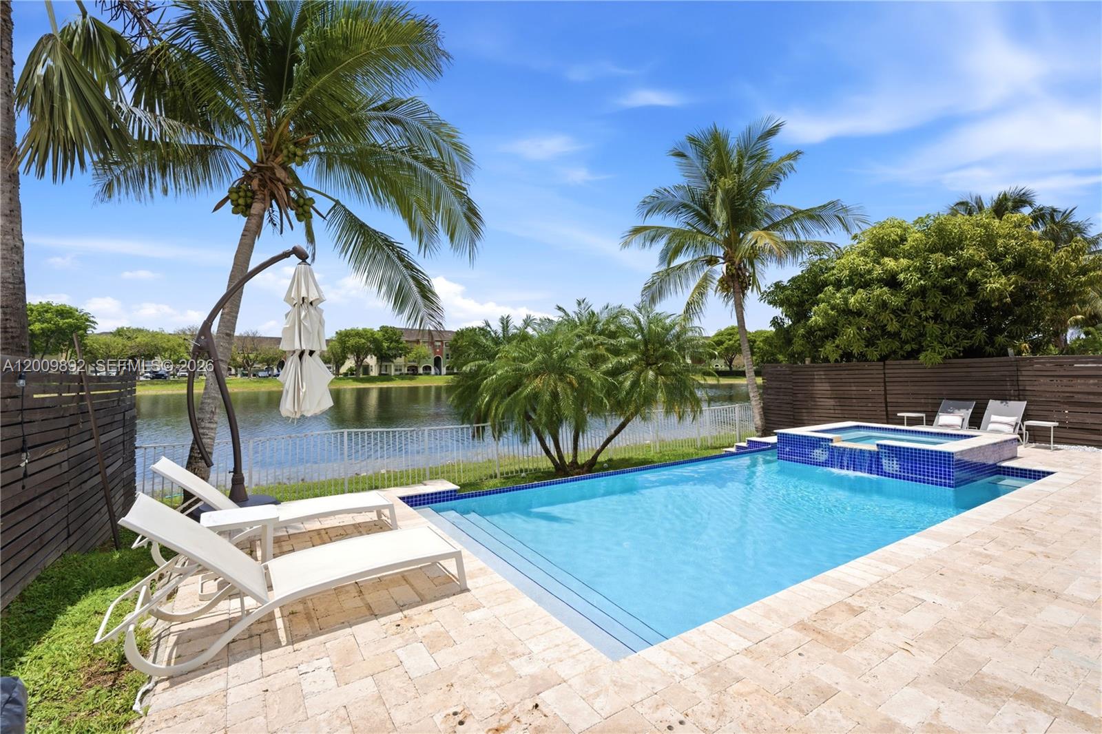 ISLANDS AT DORAL - Residential