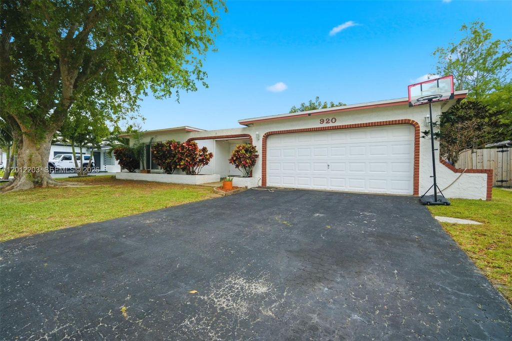 Photo of 920 NW 92nd Ave, Pembroke Pines, FL 33024 (MLS # A12012203)