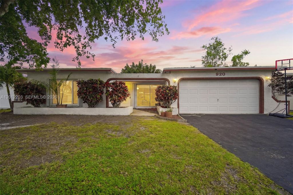 Photo of 920 NW 92nd Ave, Pembroke Pines, FL 33024 (MLS # A12012203)