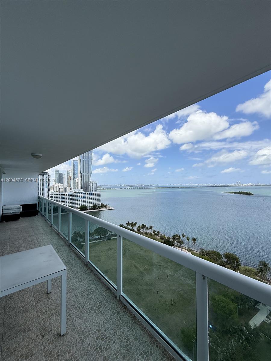 1800 N Bayshore Dr 2107