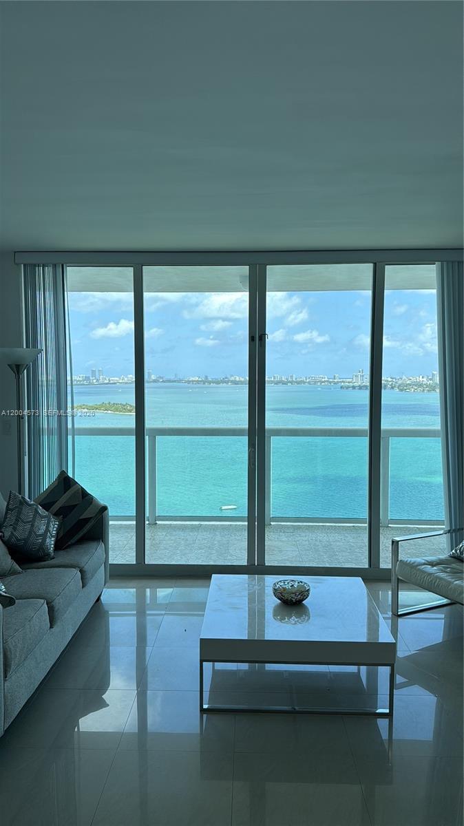 1800 N Bayshore Dr 2107