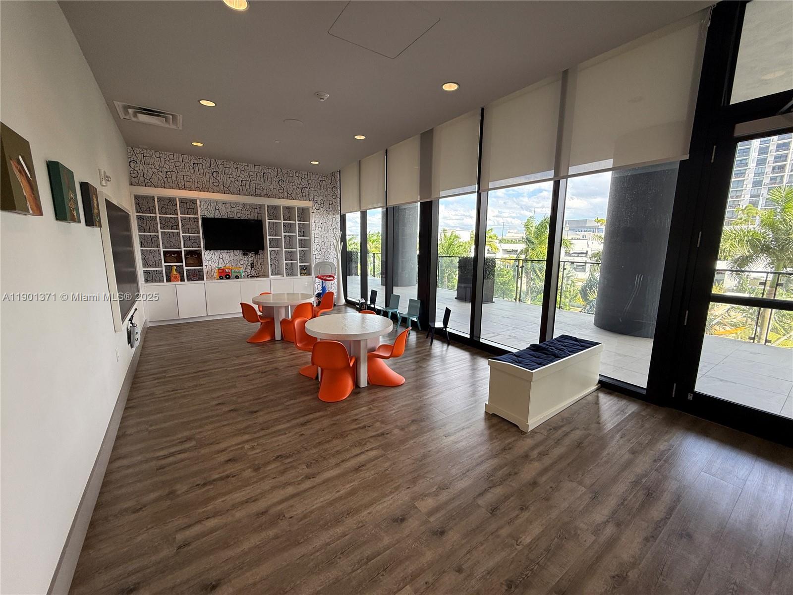 5252 PASEO CONDO - Residential