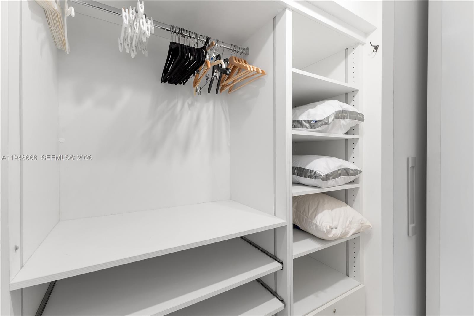 THE PRESIDENTIAL CONDO - Residential