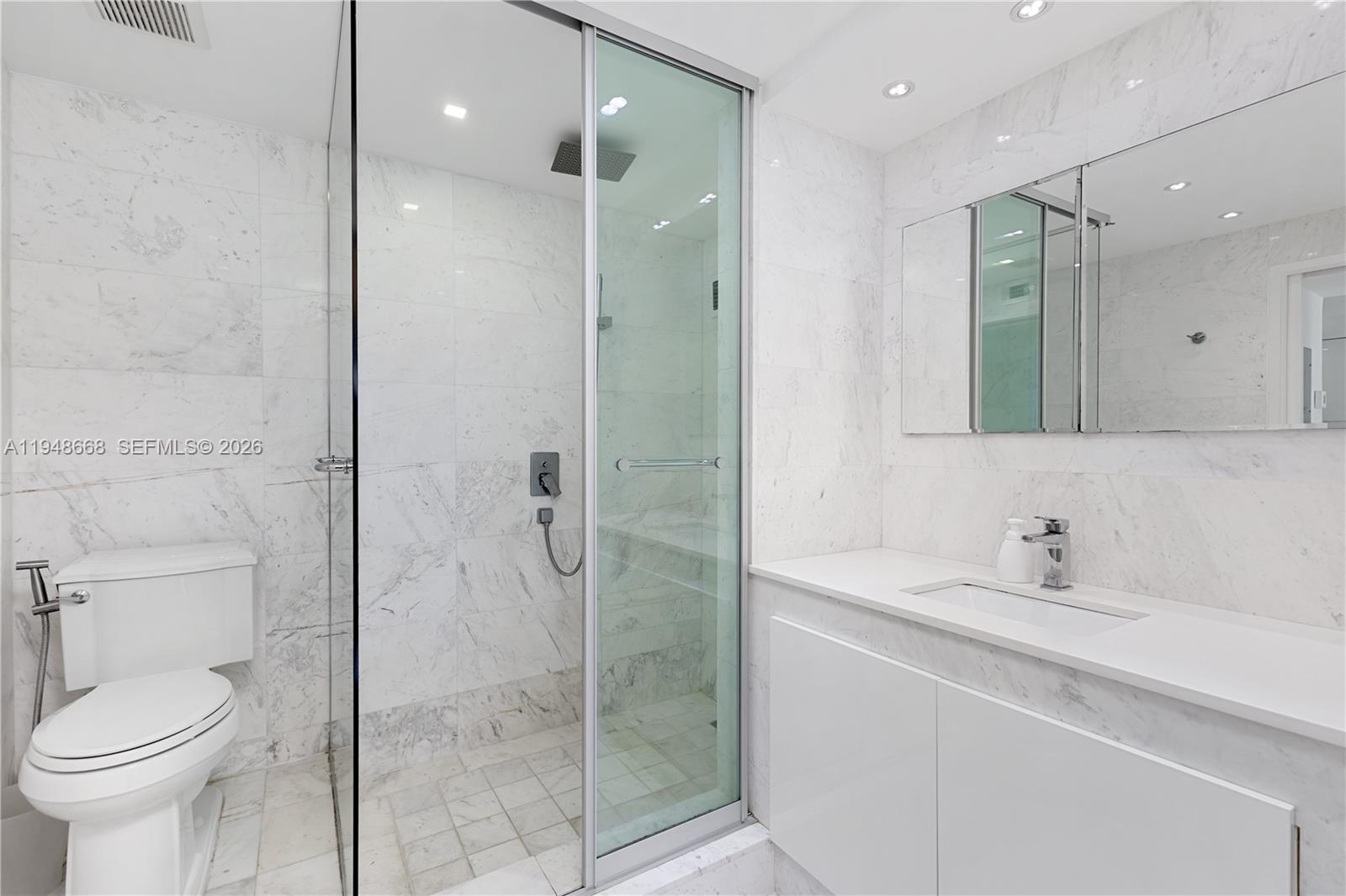 THE PRESIDENTIAL CONDO - Residential