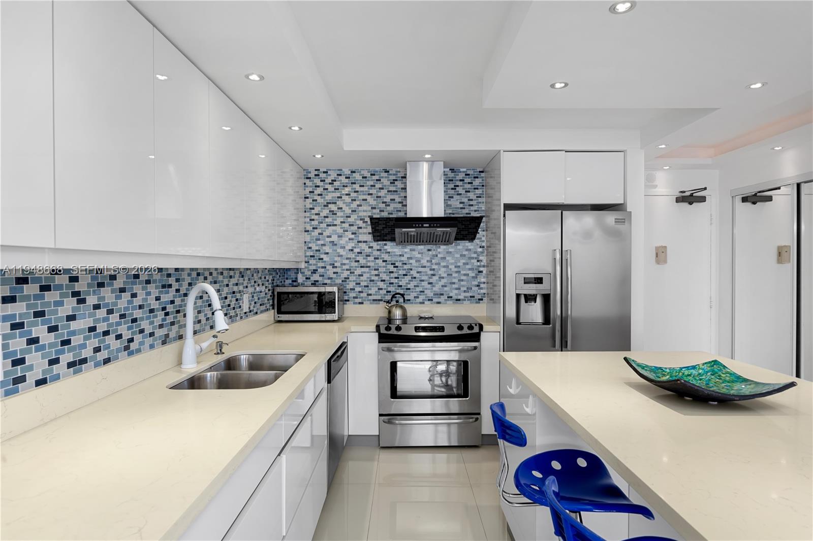 THE PRESIDENTIAL CONDO - Residential