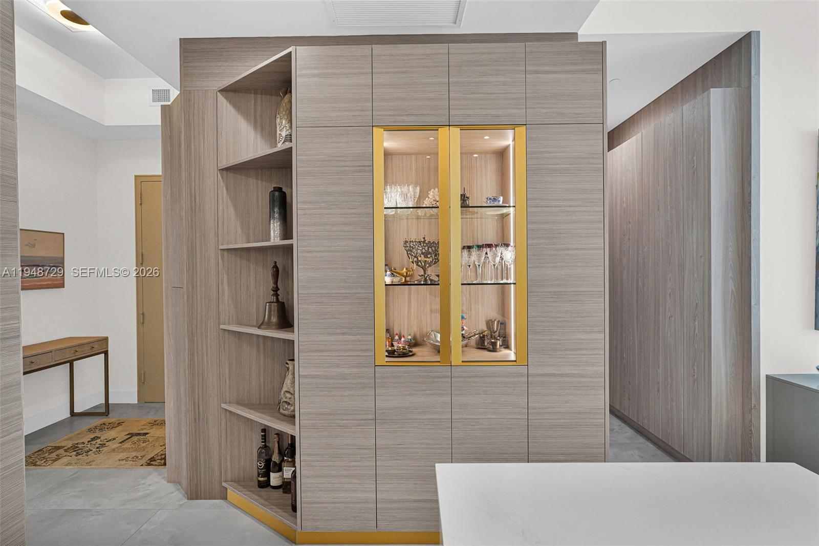 TRUMP TOWER ONE - Residential