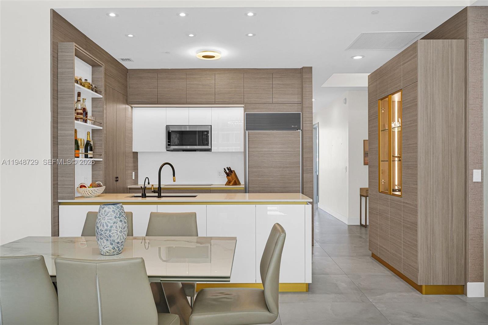 TRUMP TOWER ONE - Residential