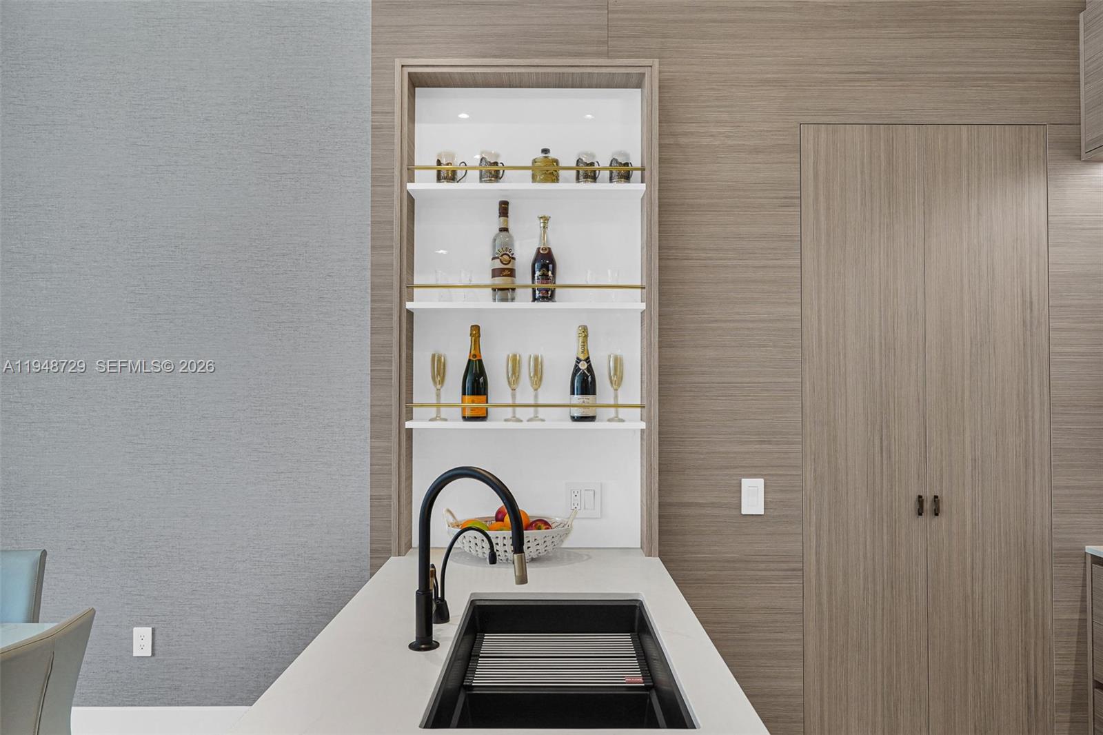 TRUMP TOWER ONE - Residential