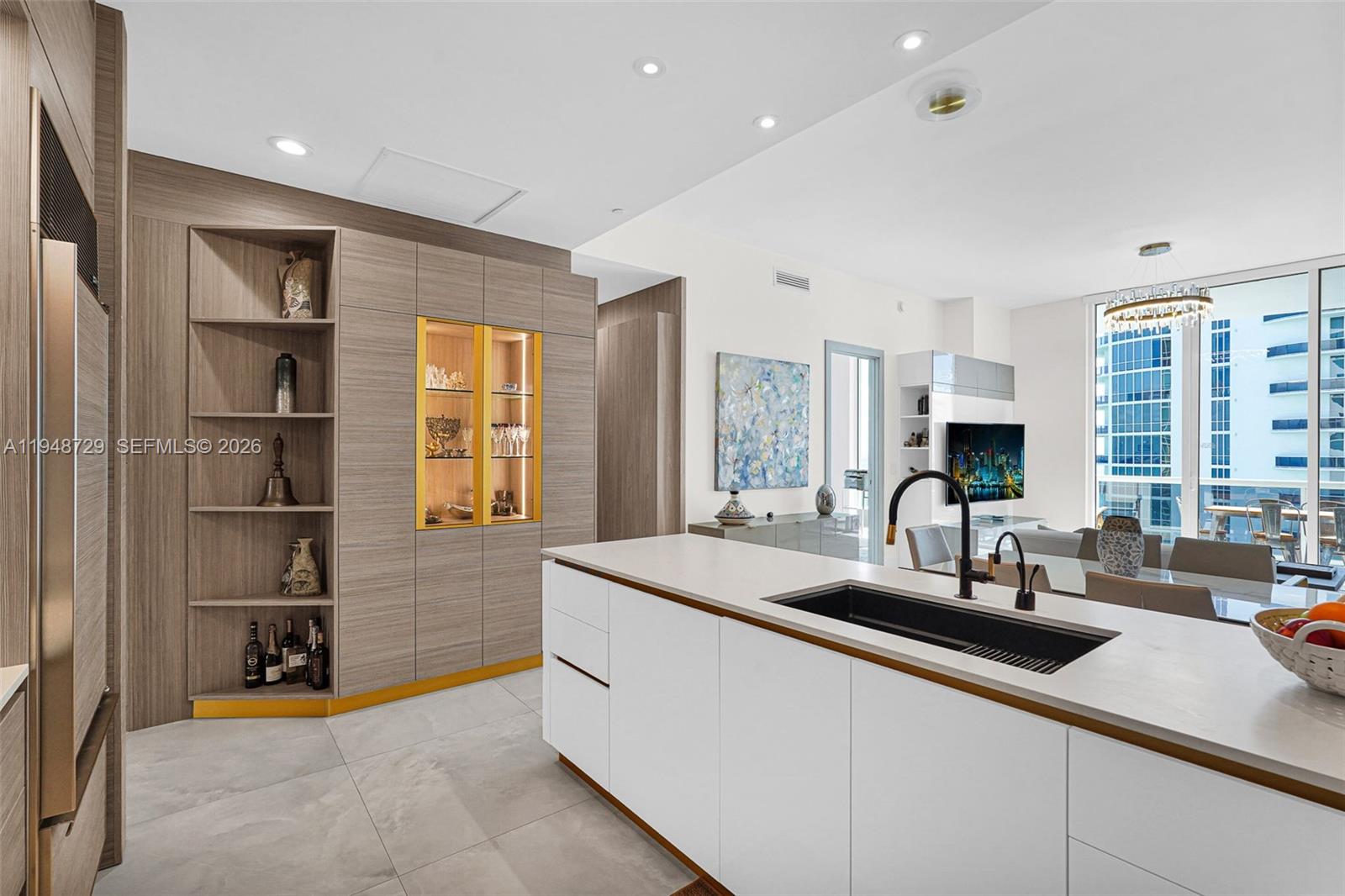 TRUMP TOWER ONE - Residential