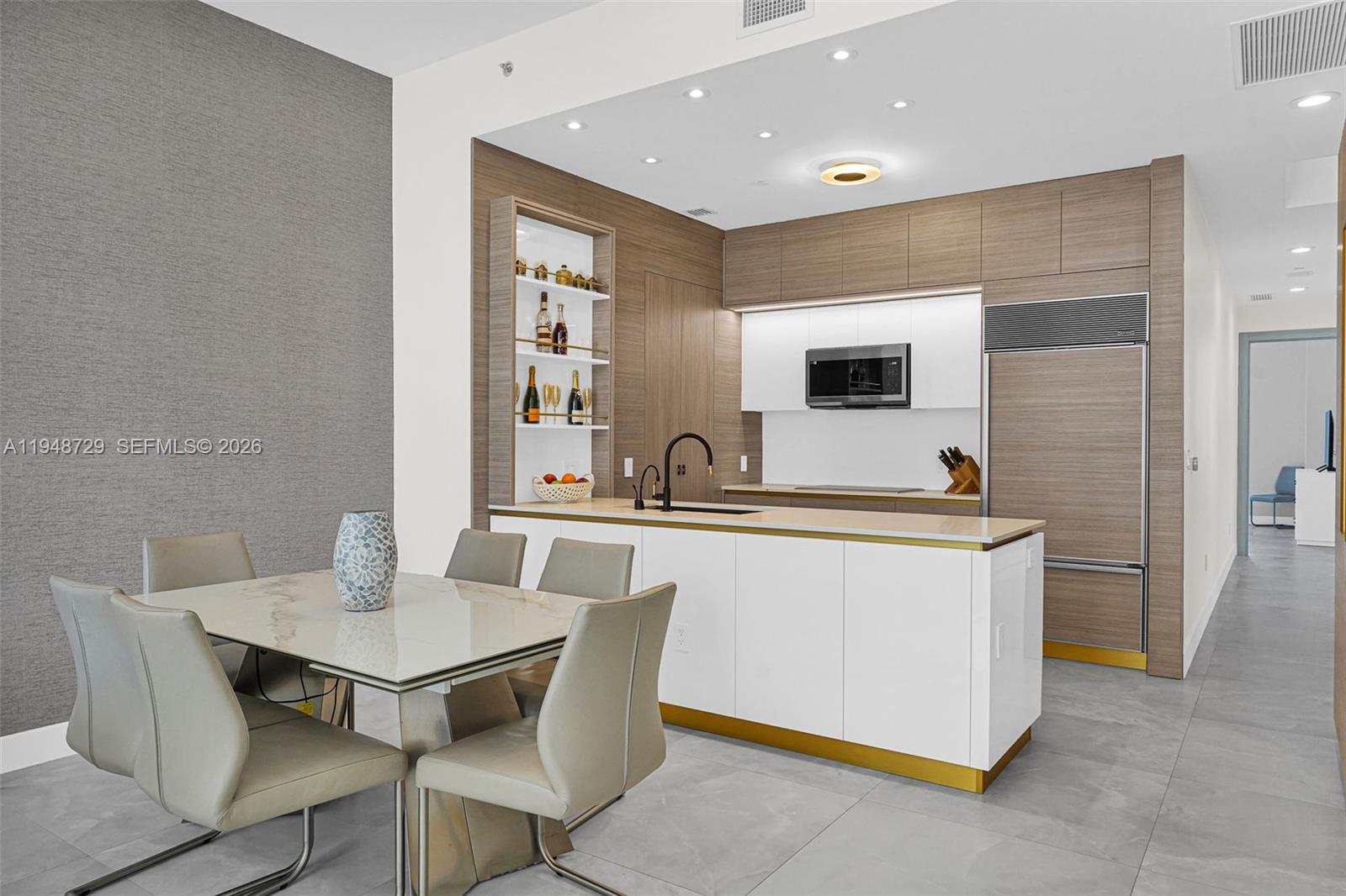 TRUMP TOWER ONE - Residential