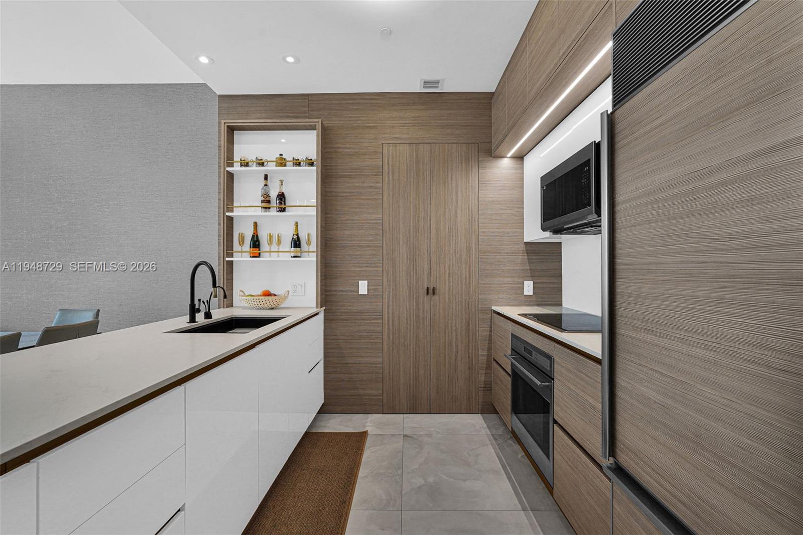 TRUMP TOWER ONE - Residential