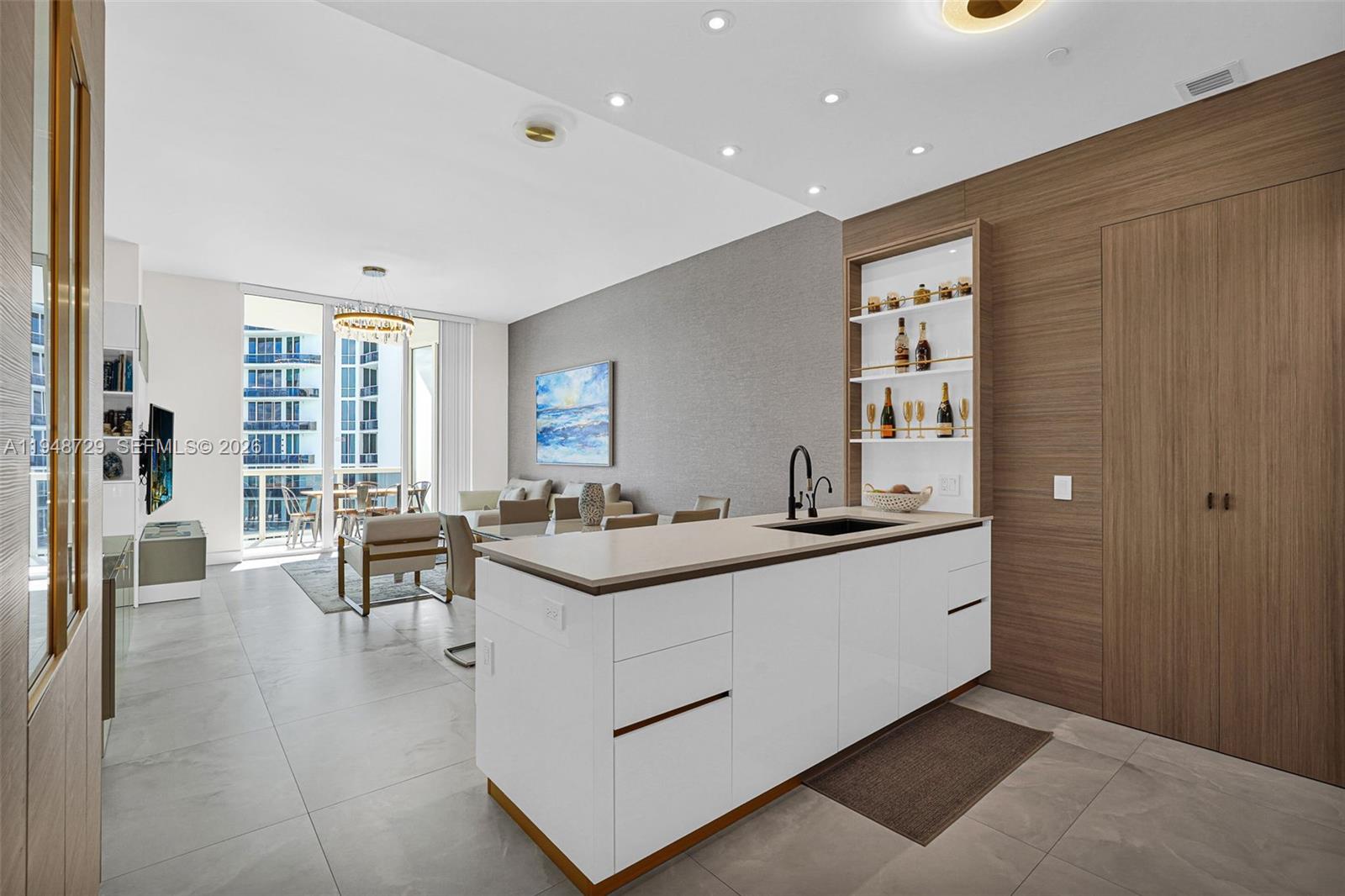 TRUMP TOWER ONE - Residential