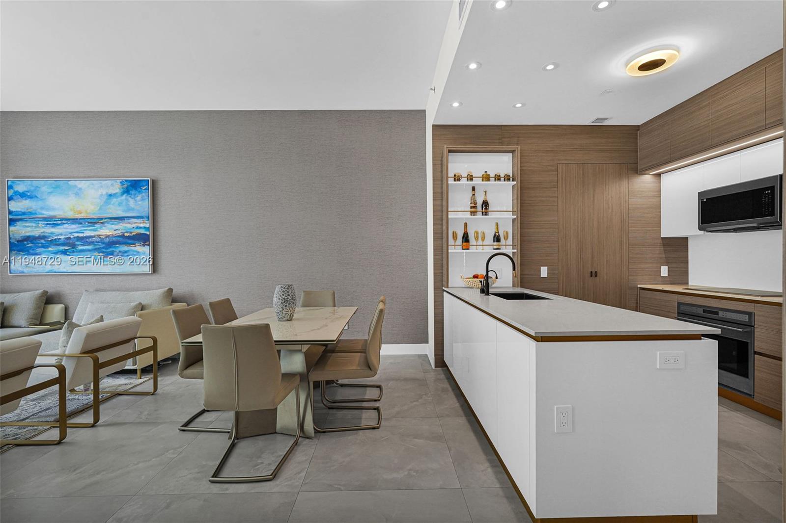 TRUMP TOWER ONE - Residential