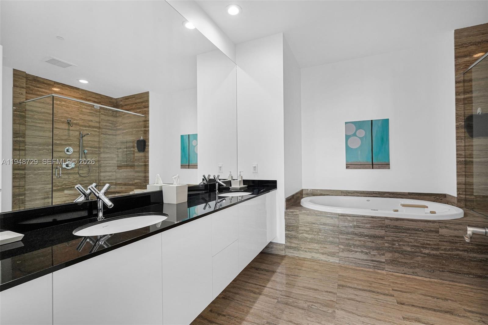 TRUMP TOWER ONE - Residential