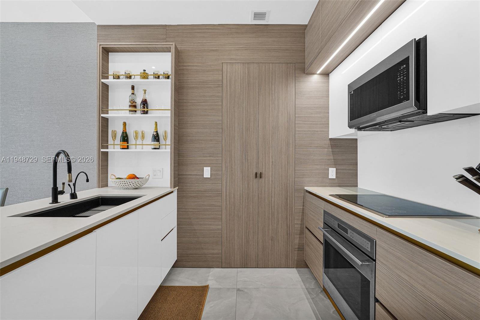 TRUMP TOWER ONE - Residential