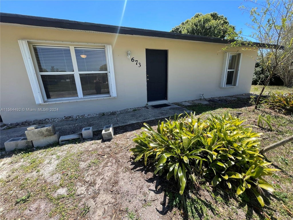 Photo of 673 SW Branford Dr, Port Saint Lucie, FL 34983 (MLS # A11564492)