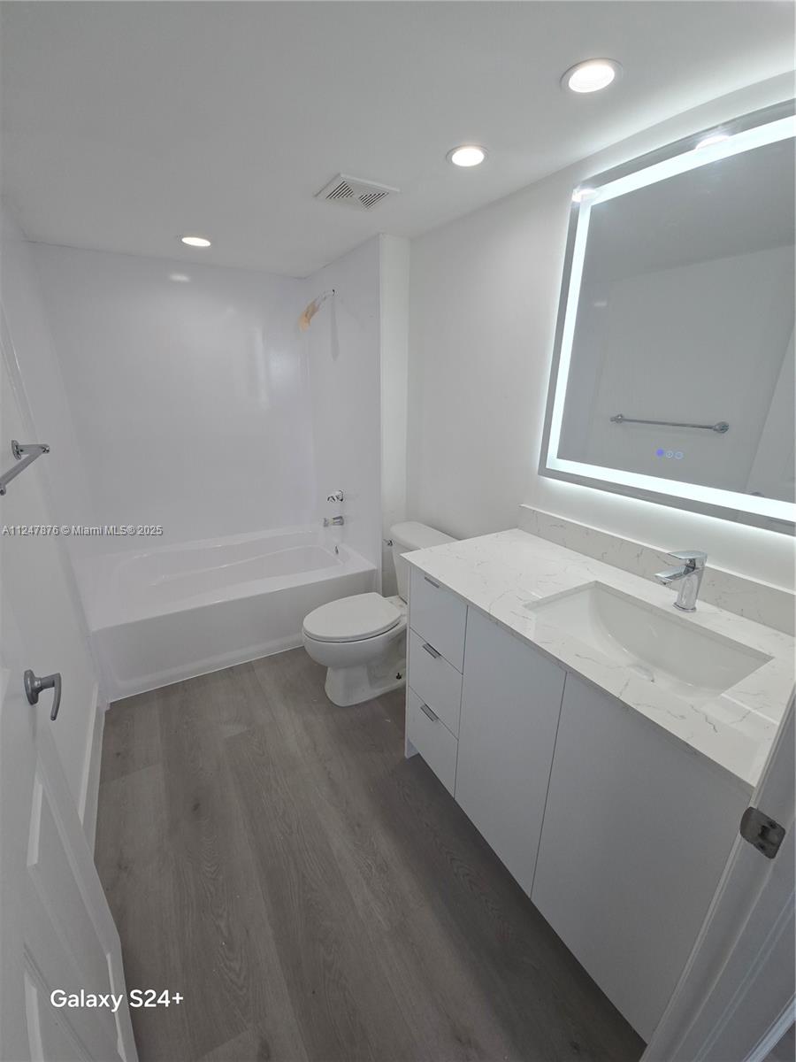 THE MARK ON BRICKELL COND - Residential