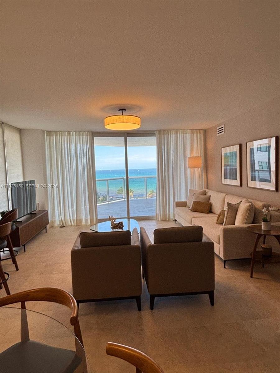 6301 Collins Ave 908